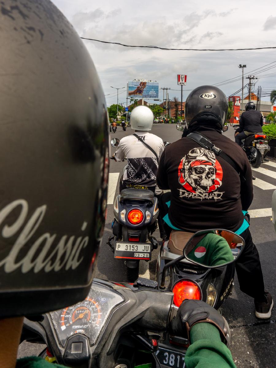 Waiting for the green light on a motorcycle taxi on the way to Uluwatu Waiting for the green light on a motorcycle taxi on the way to Uluwatu