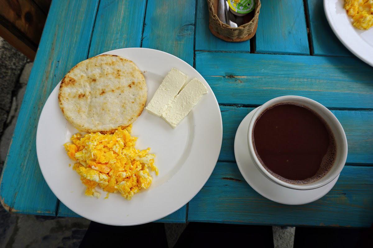 desayuno-sol-de-avril.jpg desayuno-sol-de-avril.jpg