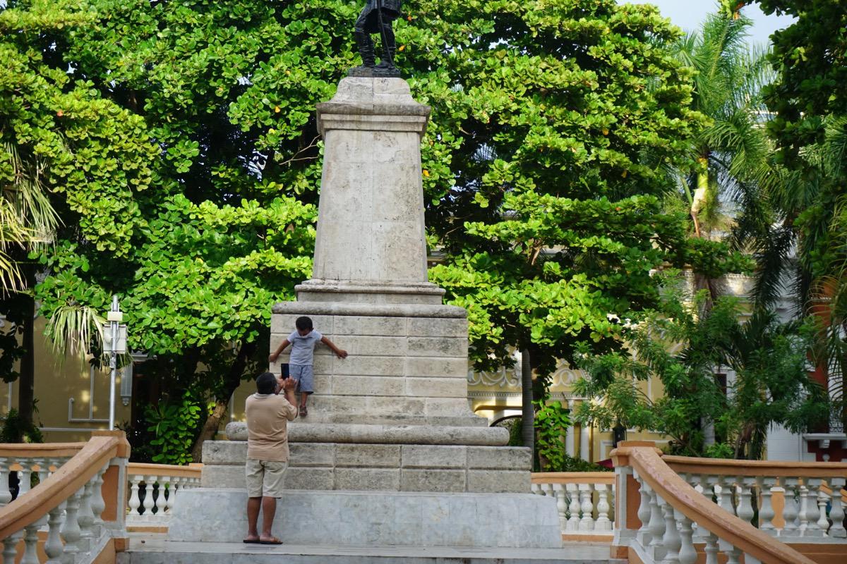 Square in front of the Church of Jesus of the Third Order.