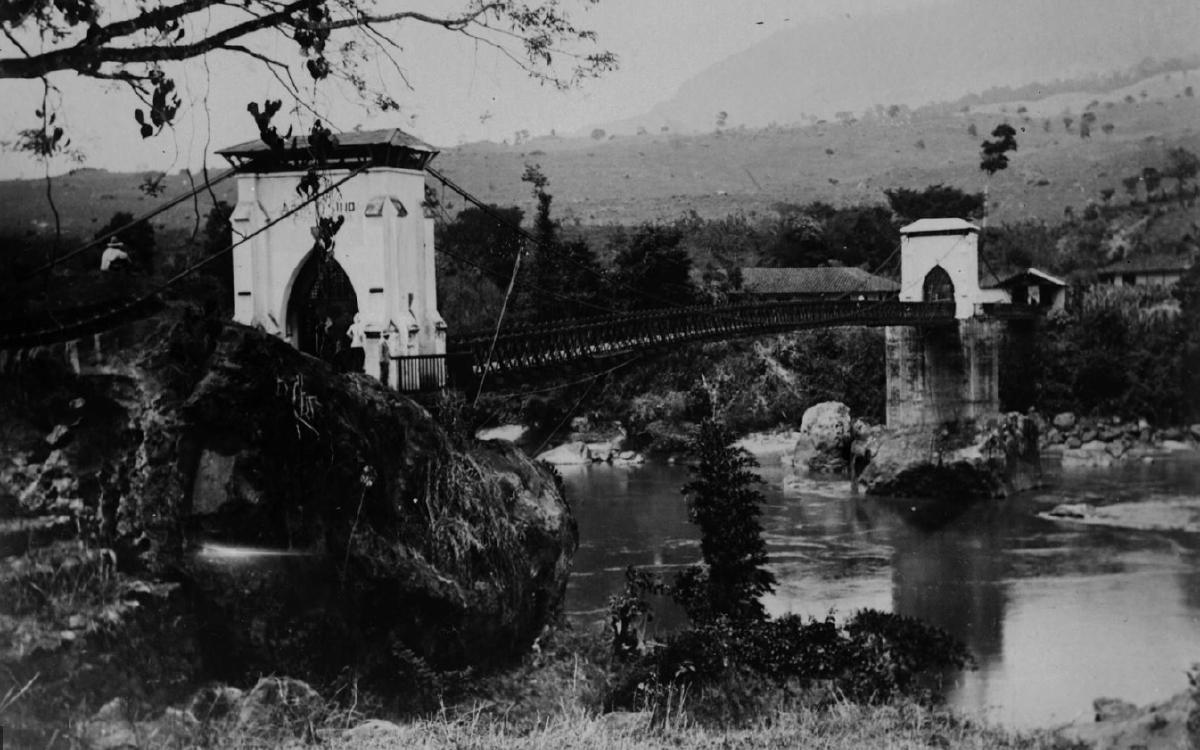 Foto del puente original de Puente Iglesias, por Milton Rodriguez Foto del puente original de Puente Iglesias, por Milton Rodriguez