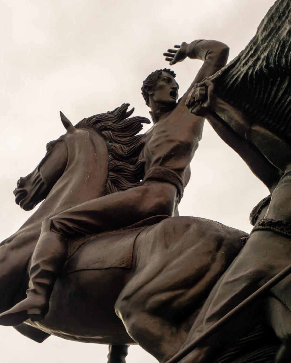 Acercamiento al Monumento de José María Córdova, realizado por Rodrigo Arenas Betancourt