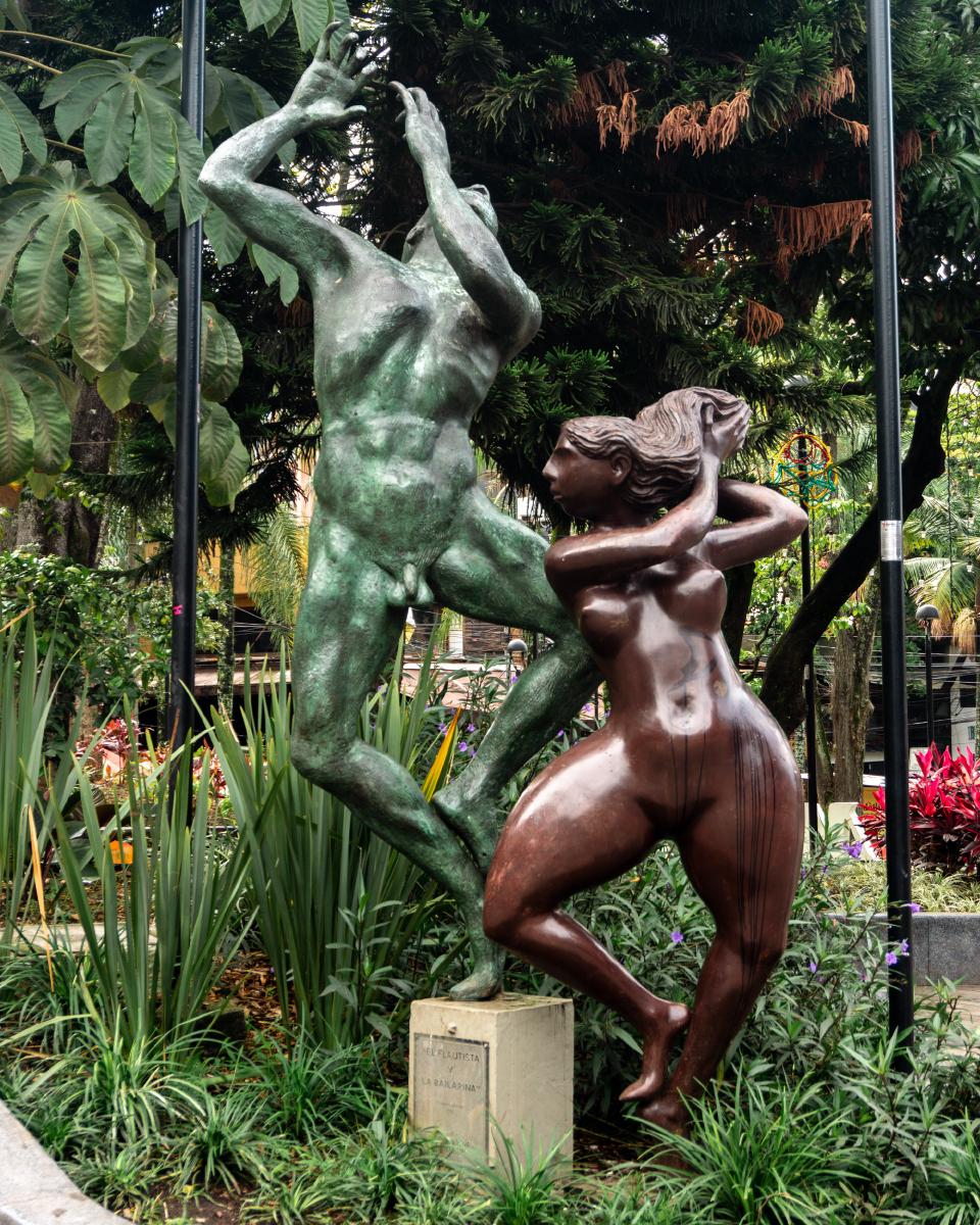 “El Flautista y La Bailarina” de Rodrigo Arenas Betancourt