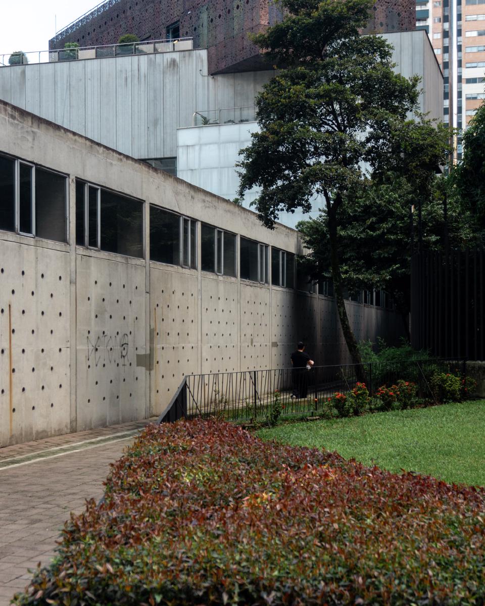 Jardín donde se encontraban Amantes I y II de Rodrigo Arenas Betancourt