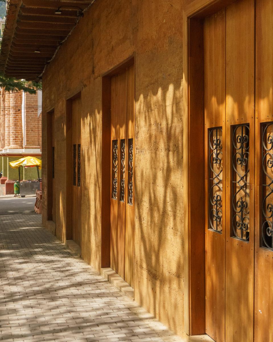Fachada de una de las casas en la plaza principal de Ciudad Bolívar Fachada de una de las casas en la plaza principal de Ciudad Bolívar