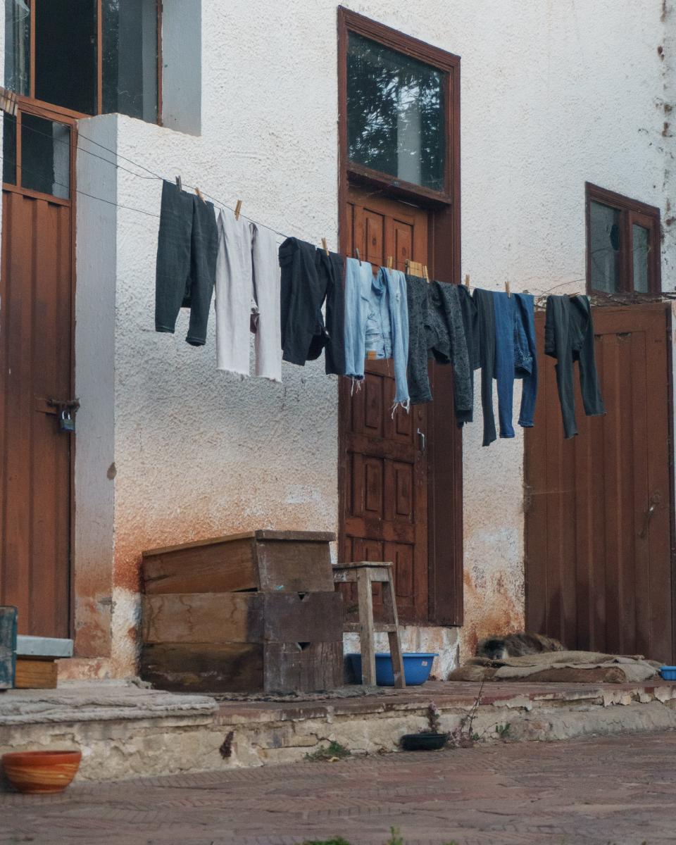 Ropa colgada en la fachada de una casa de Guatavita. Ropa colgada en la fachada de una casa de Guatavita.