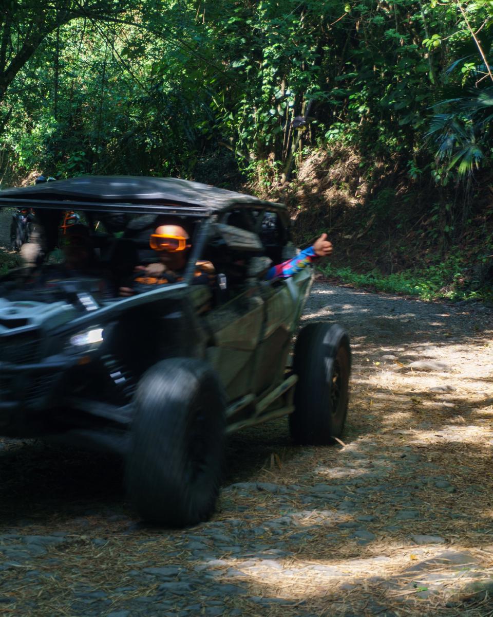 Buggies subiendo a toda velocidad