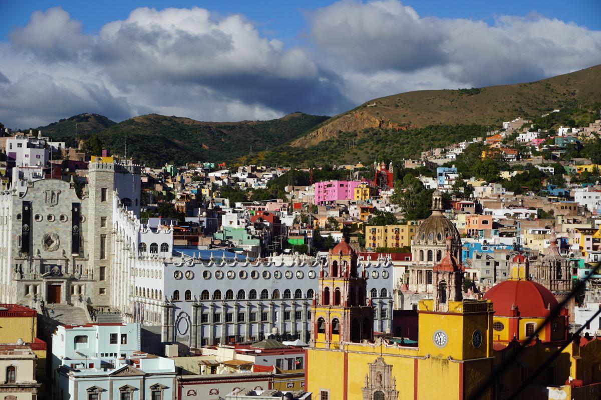 Vista desde uno de los callejones por el Salto del Mono.