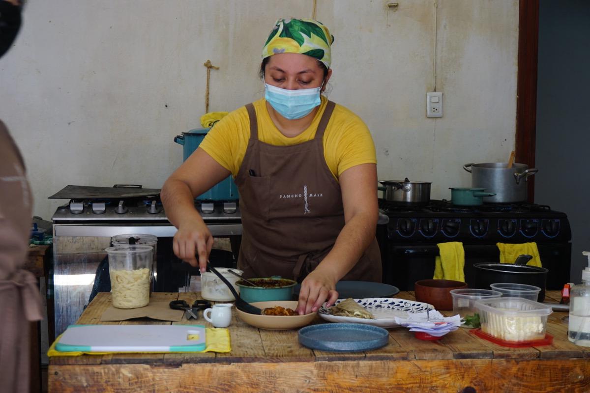 Cocina abierta en Pancho Maíz.