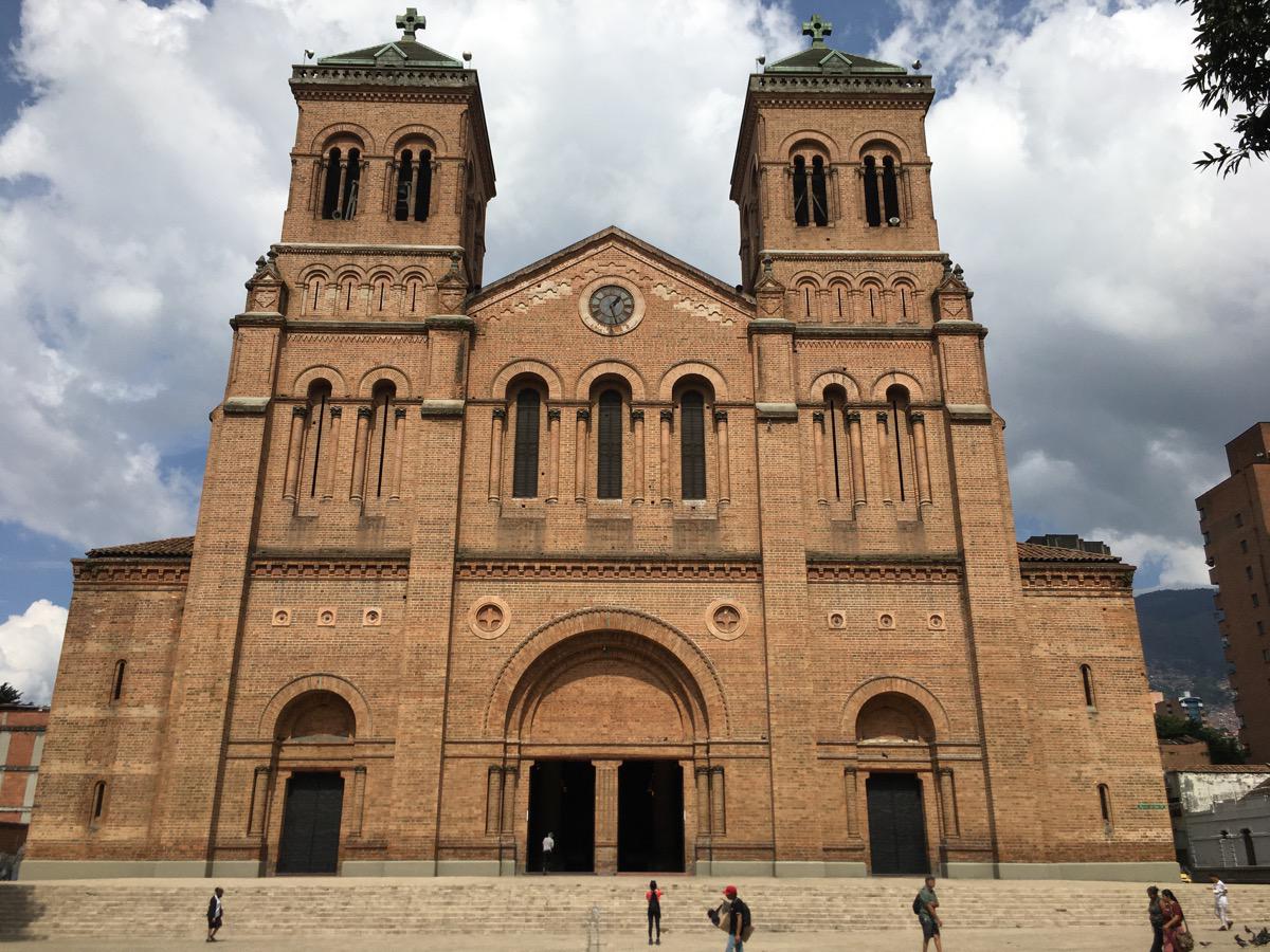 catedral-metropolitana-de-medellin-1.JPG
